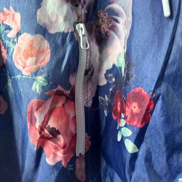 American Eagle Outfitters windbreaker blue with floral pattern & zipped … - Picture 3 of 6